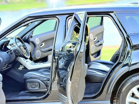 Used 2015 Land Rover Range Rover Evoque Pure image 16