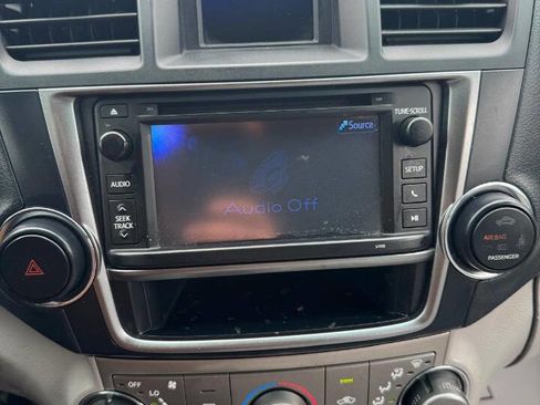 Used 2013 Toyota Highlander SE image 21