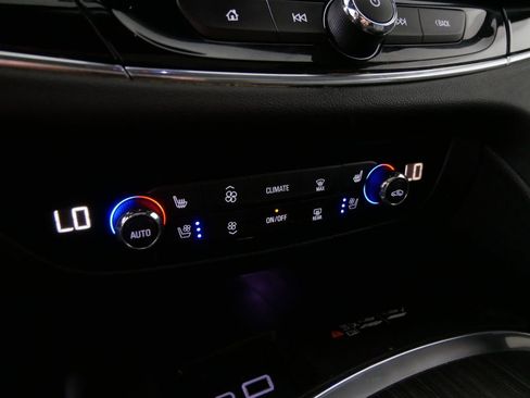 Used 2023 Buick Enclave Avenir image 30