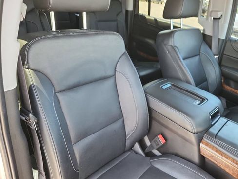 Used 2018 Chevrolet Suburban Premier AWD/4WD image 18