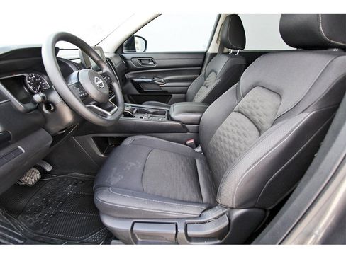 Used 2023 Nissan Pathfinder S image 6