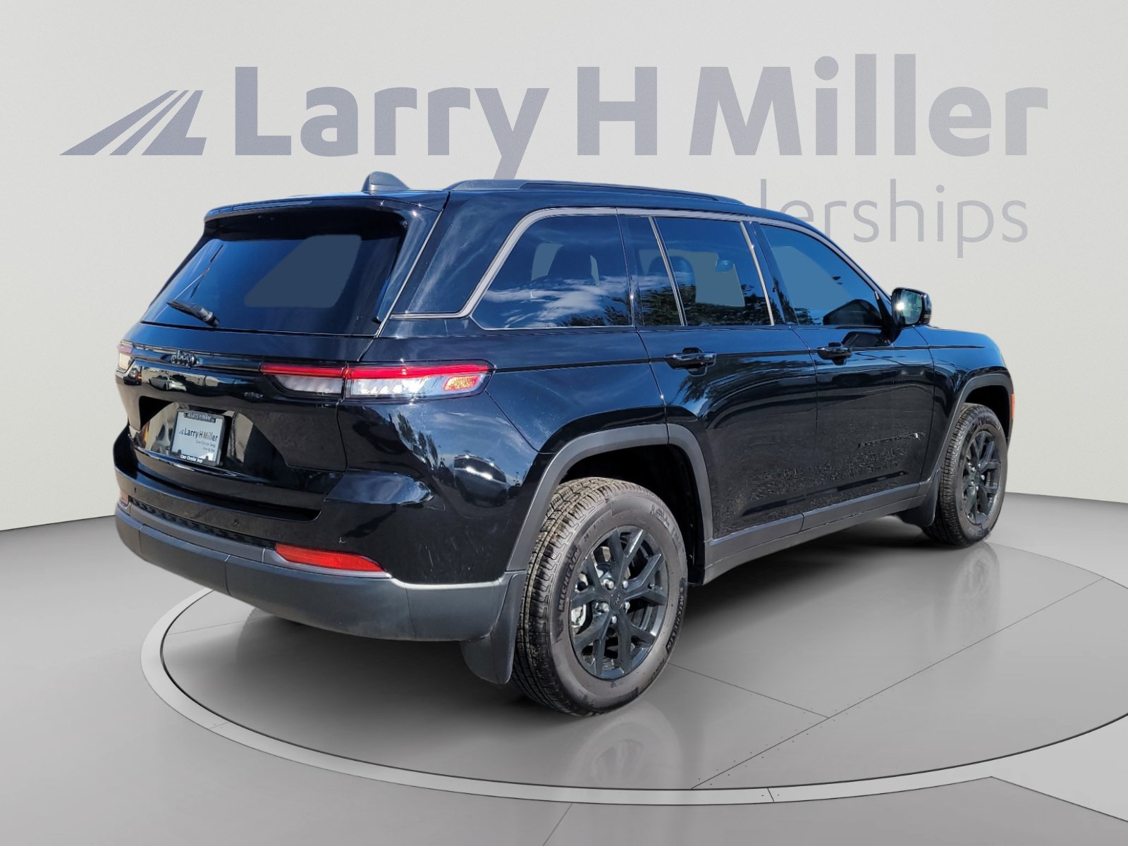 New 2026 Jeep Grand Cherokee Altitude AWD/4WD image 5