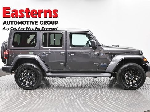 Used 2025 Jeep Wrangler Unlimited Sahara AWD/4WD image 4