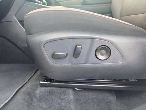 Used 2026 Chevrolet Traverse LT w/ Driver Confidence Package FWD image 9
