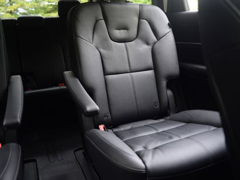 Used 2024 Kia Telluride EX w/ EX Captain's Chair Package AWD/4WD image 17