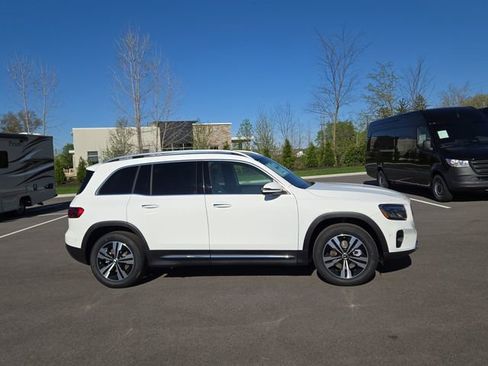 New 2026 Mercedes-Benz GLB 250 4MATIC image 2