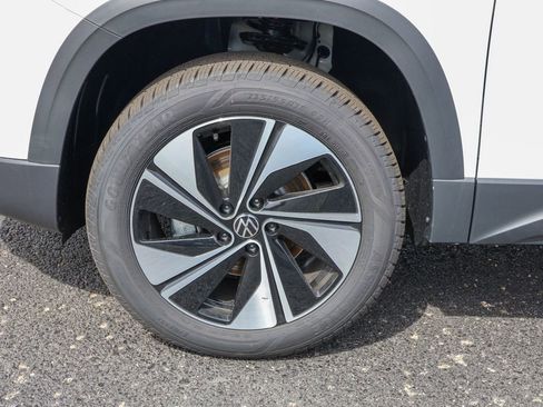 New 2025 Volkswagen Taos SE image 14