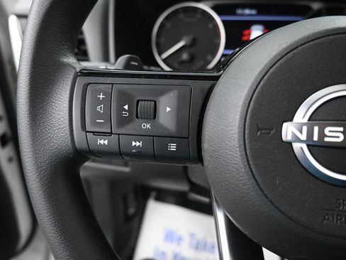 Used 2023 Nissan Rogue SV image 32