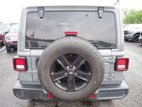 Used 2021 Jeep Wrangler Unlimited Sahara AWD/4WD image 5