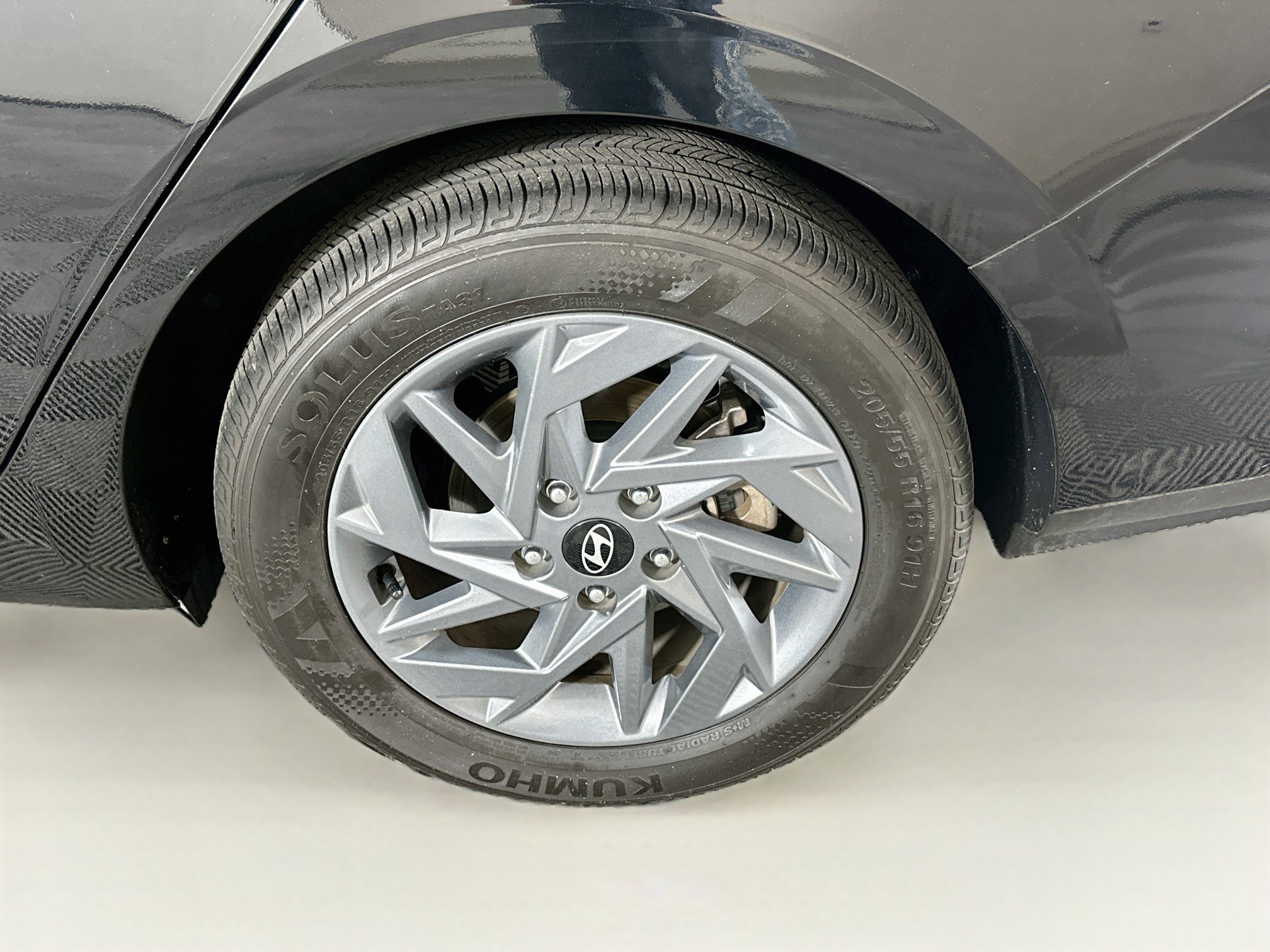 Used 2025 Hyundai Elantra Hybrid FWD image 11