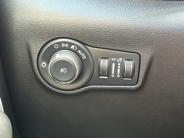 Used 2024 Jeep Compass Latitude AWD/4WD image 35