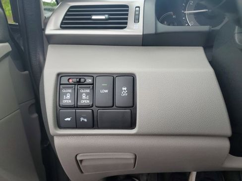 Used 2016 Honda Odyssey Touring Elite image 22