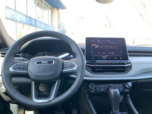 Used 2025 Jeep Compass Limited image 34