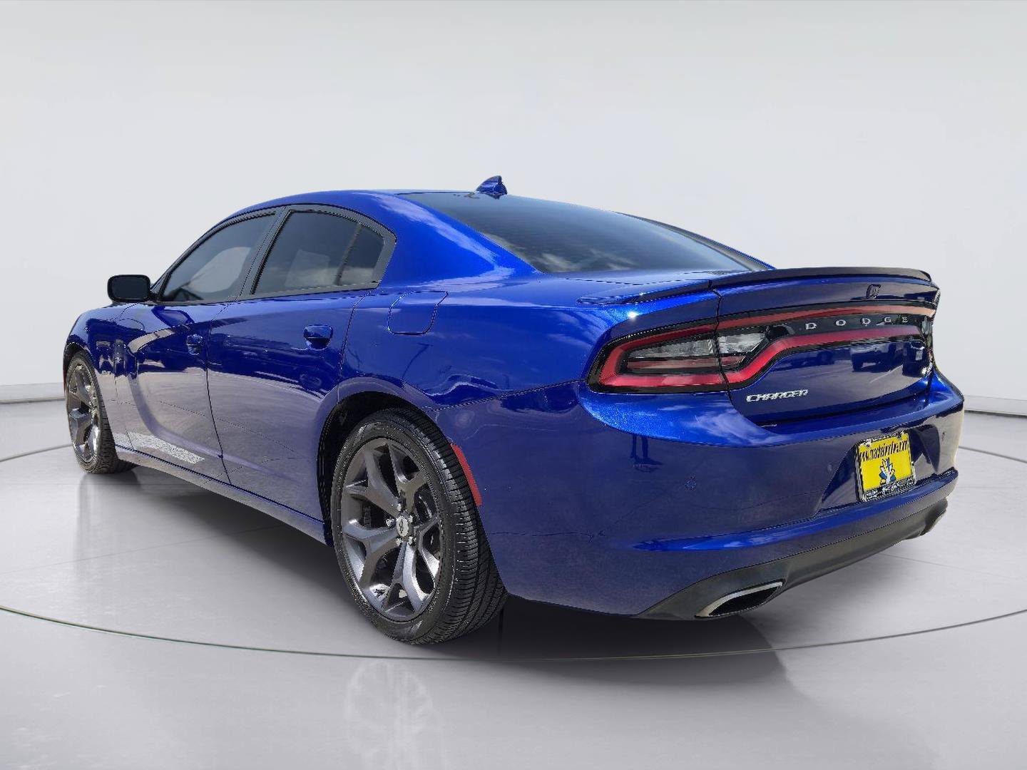 Used 2018 Dodge Charger R/T w/ Plus Group RWD image 3
