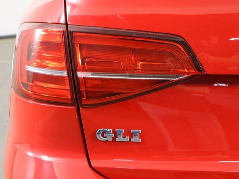 Used 2017 Volkswagen Jetta GLI FWD image 38
