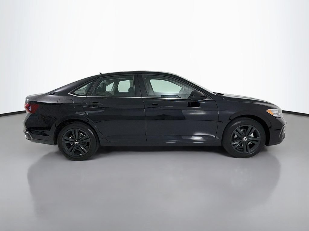 Used 2024 Volkswagen Jetta SE w/ Panoramic Sunroof Package FWD image 8