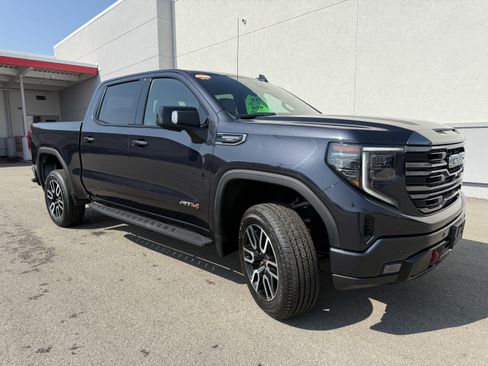 Used 2022 GMC Sierra 1500 AT4 w/ AT4 Premium Package AWD/4WD image 2