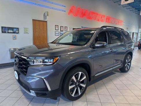 Used 2025 Honda Pilot Touring image 7