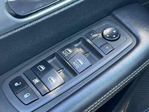 Certified 2022 Chrysler Pacifica Touring-L w/ S Appearance Package image 23