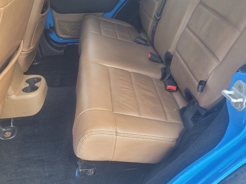 Used 2011 Jeep Wrangler Unlimited Rubicon w/ Dual Top Group image 26