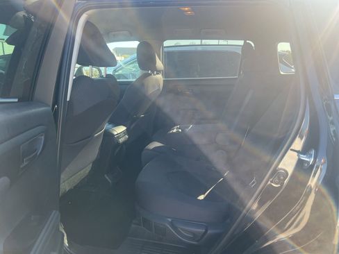 Used 2024 Toyota Highlander LE image 12