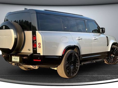 Used 2023 Land Rover Defender 130 X-Dynamic SE AWD/4WD image 5