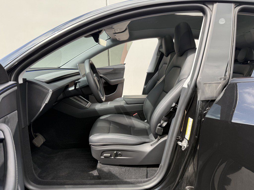 Used 2026 Tesla Model Y Long Range AWD/4WD image 11