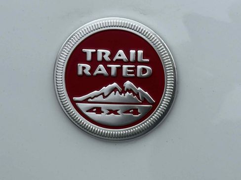 Used 2018 Jeep Cherokee Trailhawk image 28