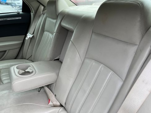 Used 2005 Chrysler 300 C w/ Navigation & Sound Group II RWD image 13