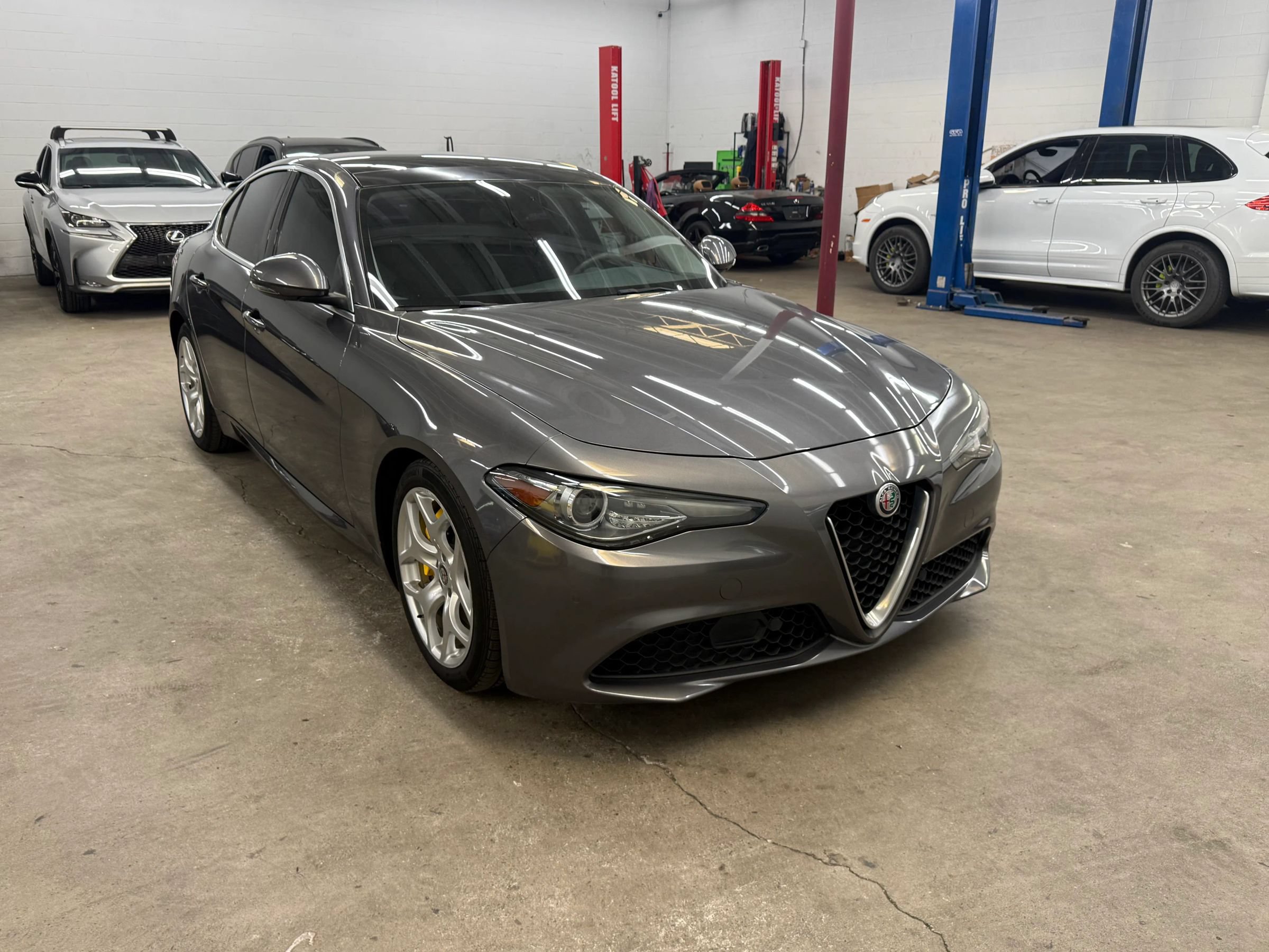 Used 2018 Alfa Romeo Giulia Ti w/ TI Performance Package RWD image 7