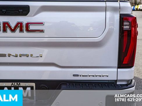 Used 2025 GMC Sierra 3500 Denali w/ Technology Package image 12