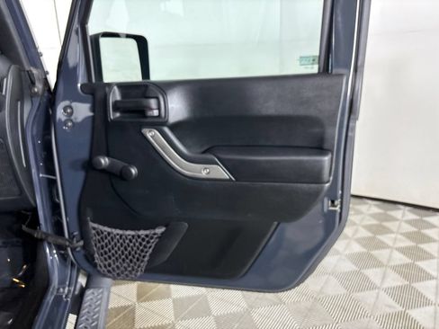 Used 2018 Jeep Wrangler Sport w/ Connectivity Group AWD/4WD image 23