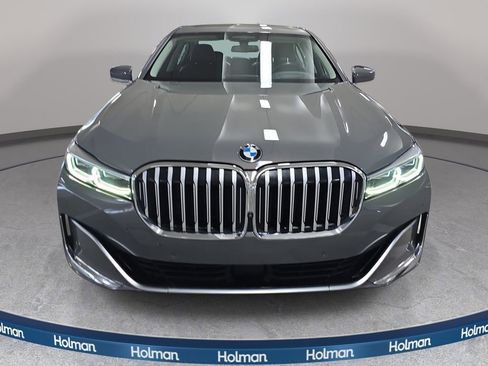 Used 2022 BMW 750i xDrive w/ Luxury Rear Seating Package AWD/4WD image 3