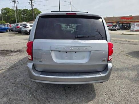 Used 2019 Dodge Grand Caravan SXT image 6