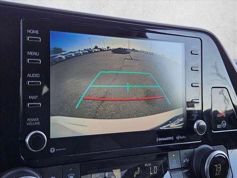 Used 2022 Toyota Highlander LE AWD/4WD image 19