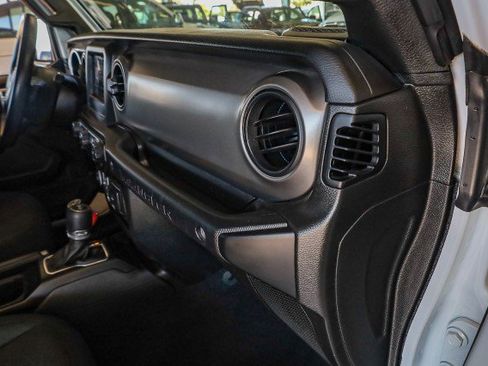 Used 2021 Jeep Wrangler Unlimited Sport image 33