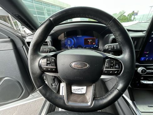 Used 2021 Ford Explorer Platinum w/ Equipment Group 601A AWD/4WD image 20