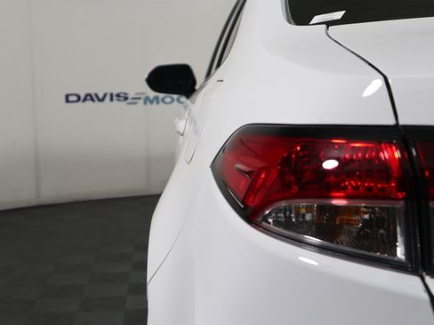 Used 2025 Toyota Corolla LE FWD image 10