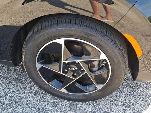 Used 2024 Kia Soul EX image 11