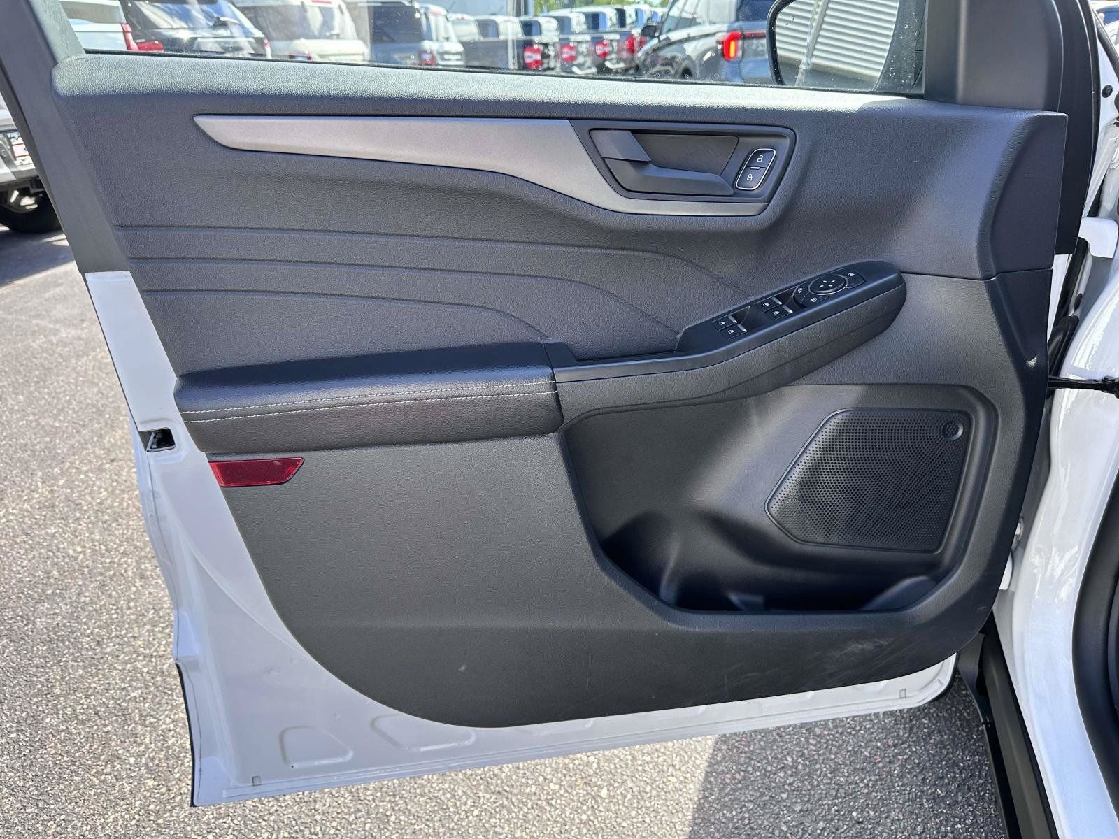 Used 2025 Ford Escape Active AWD/4WD image 9