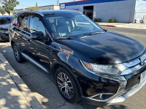 Used 2017 Mitsubishi Outlander SEL AWD/4WD image 4