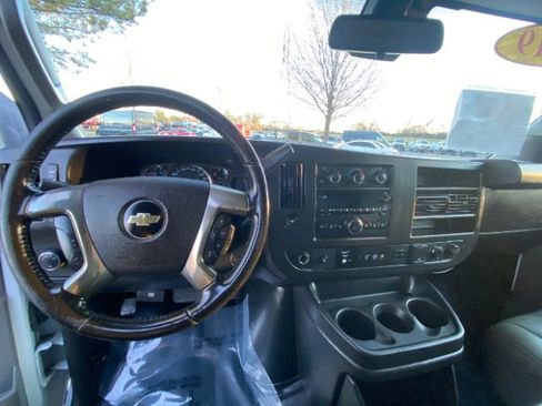 Used 2017 Chevrolet Express 3500 LS image 25