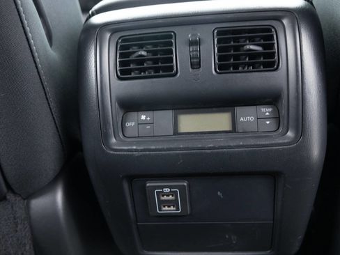 Used 2018 Nissan Pathfinder S AWD/4WD image 32