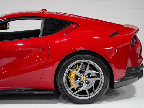 Used 2018 Ferrari 812 Superfast RWD image 33