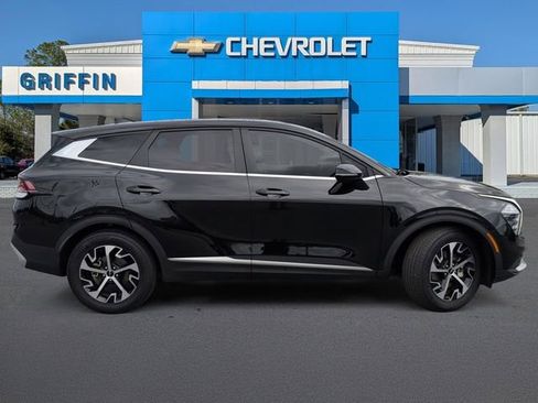 Used 2025 Kia Sportage EX FWD image 3