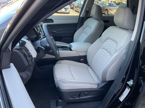 New 2025 Nissan Pathfinder SV image 13