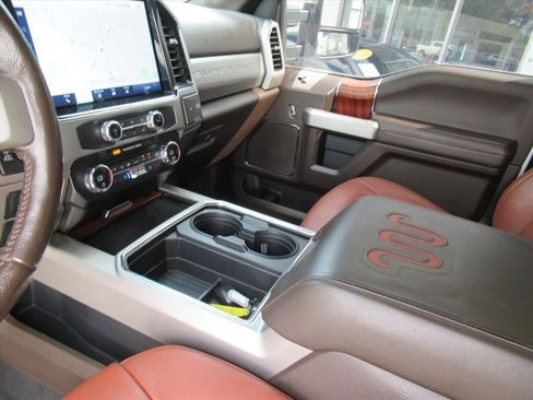 Used 2022 Ford F250 King Ranch w/ King Ranch Ultimate Package AWD/4WD image 16