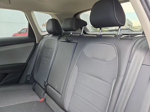 Used 2023 Volkswagen Taos SE w/ Panoramic Sunroof Package FWD image 26