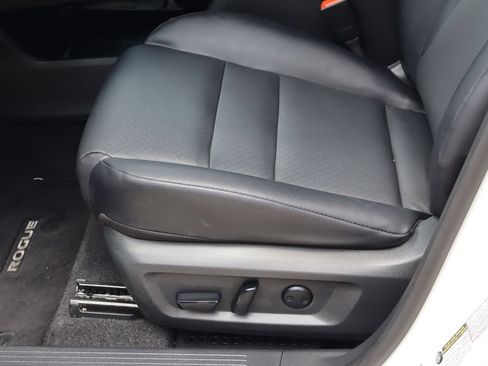 Used 2023 Nissan Rogue SV w/ SV Premium B Package FWD image 15