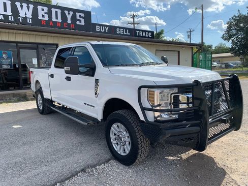Used 2018 Ford F250 XLT w/ FX4 Off-Road Package image 4